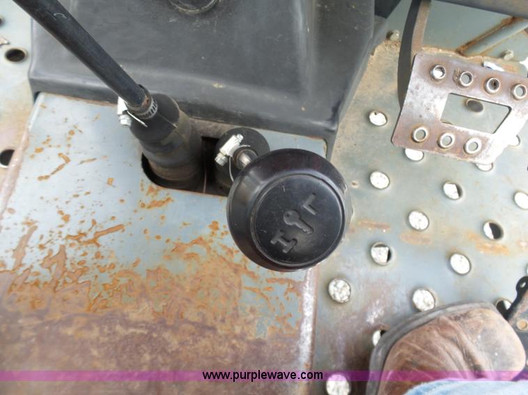 image for item G3712 2000 Massey-Ferguson 4263 tractor