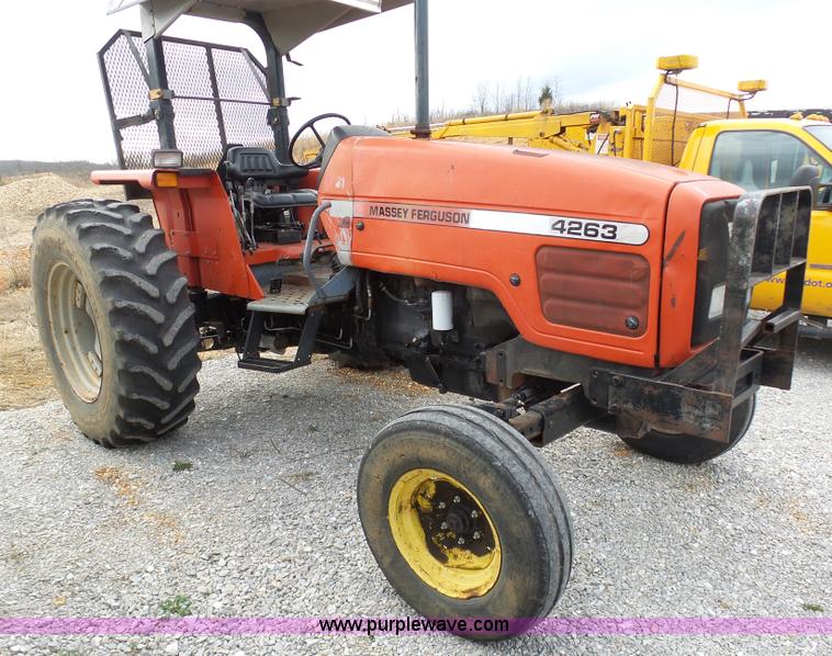 image for item G3713 2000 Massey-Ferguson 4263 tractor