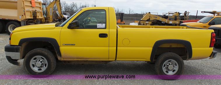 image for item G3714 2006 Chevrolet Silverado 2500HD pickup truck