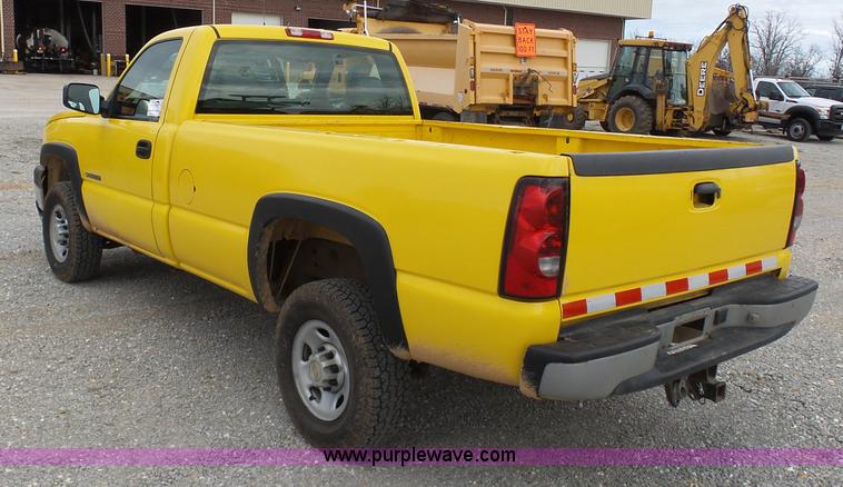 image for item G3714 2006 Chevrolet Silverado 2500HD pickup truck