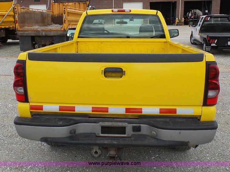 image for item G3714 2006 Chevrolet Silverado 2500HD pickup truck
