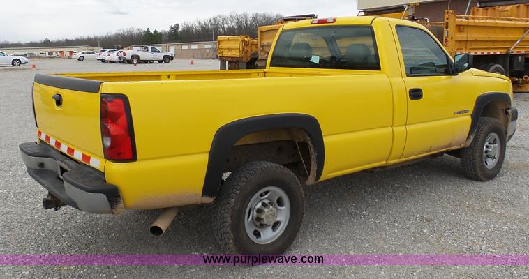 image for item G3714 2006 Chevrolet Silverado 2500HD pickup truck
