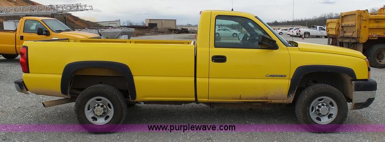 image for item G3714 2006 Chevrolet Silverado 2500HD pickup truck