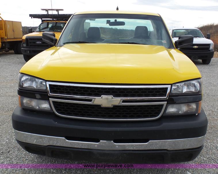 image for item G3714 2006 Chevrolet Silverado 2500HD pickup truck
