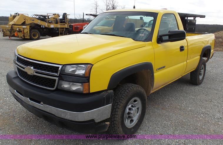 image for item G3714 2006 Chevrolet Silverado 2500HD pickup truck