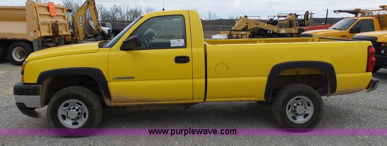 image for item G3714 2006 Chevrolet Silverado 2500HD pickup truck