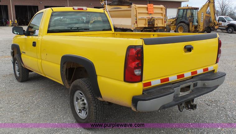 image for item G3714 2006 Chevrolet Silverado 2500HD pickup truck