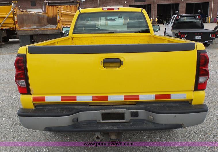 image for item G3714 2006 Chevrolet Silverado 2500HD pickup truck