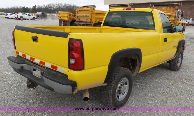 image for item G3714 2006 Chevrolet Silverado 2500HD pickup truck