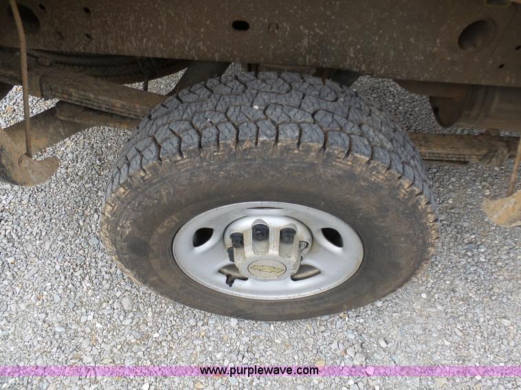 image for item G3714 2006 Chevrolet Silverado 2500HD pickup truck