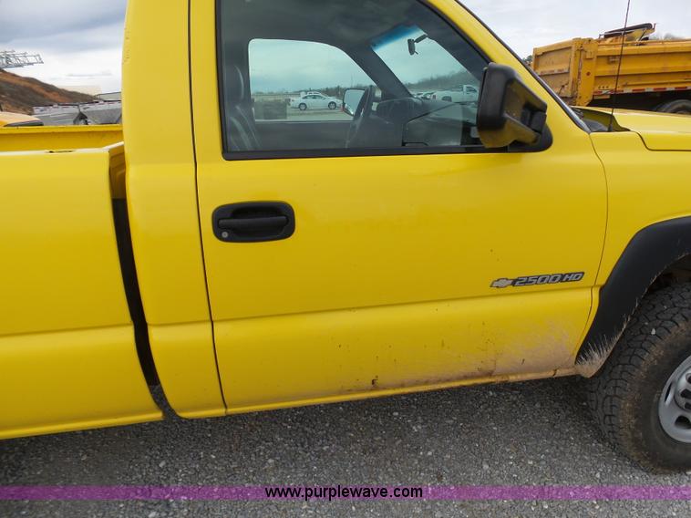 image for item G3714 2006 Chevrolet Silverado 2500HD pickup truck