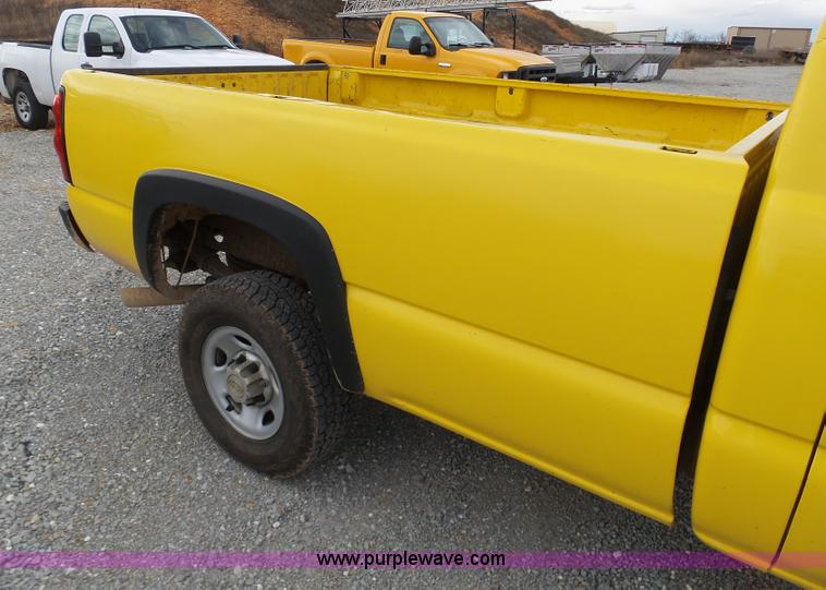 image for item G3714 2006 Chevrolet Silverado 2500HD pickup truck