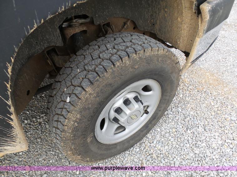 image for item G3714 2006 Chevrolet Silverado 2500HD pickup truck