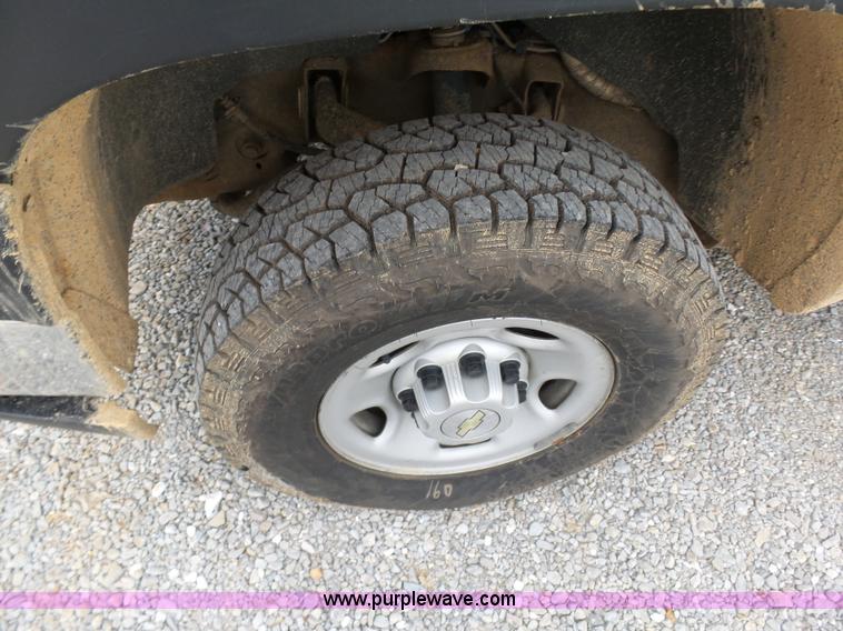 image for item G3714 2006 Chevrolet Silverado 2500HD pickup truck