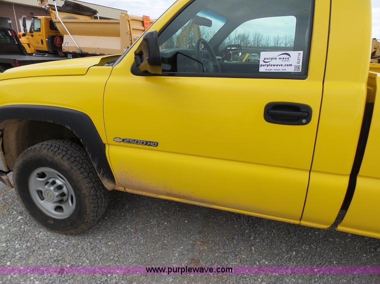 image for item G3714 2006 Chevrolet Silverado 2500HD pickup truck