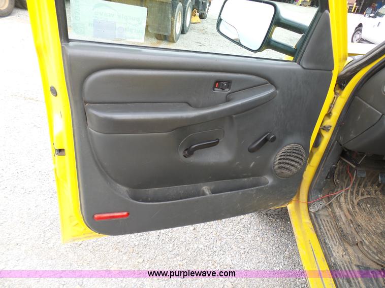 image for item G3714 2006 Chevrolet Silverado 2500HD pickup truck