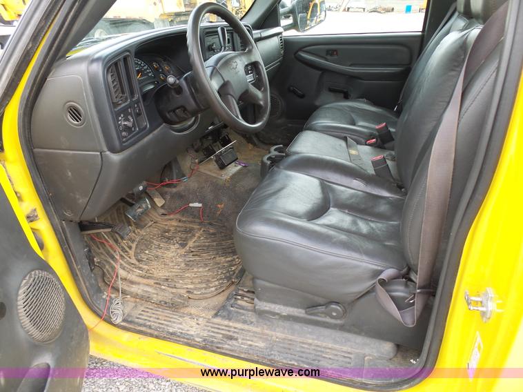 image for item G3714 2006 Chevrolet Silverado 2500HD pickup truck