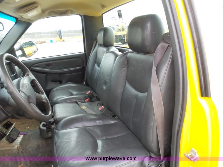 image for item G3714 2006 Chevrolet Silverado 2500HD pickup truck