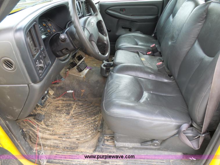 image for item G3714 2006 Chevrolet Silverado 2500HD pickup truck