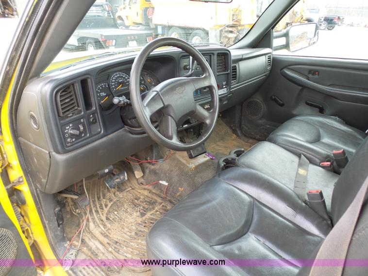 image for item G3714 2006 Chevrolet Silverado 2500HD pickup truck