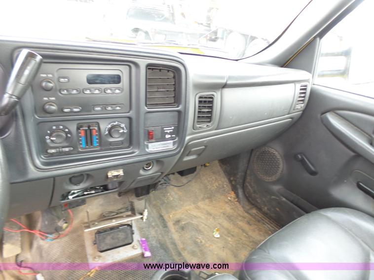 image for item G3714 2006 Chevrolet Silverado 2500HD pickup truck