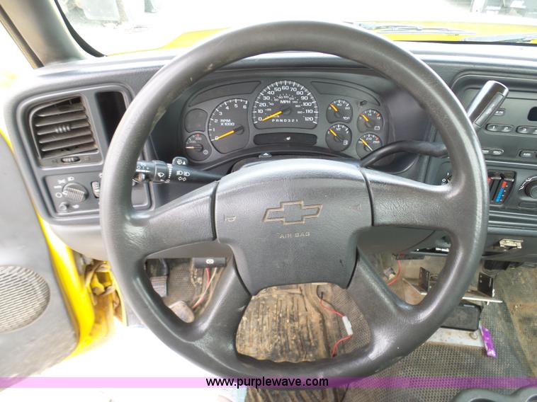 image for item G3714 2006 Chevrolet Silverado 2500HD pickup truck