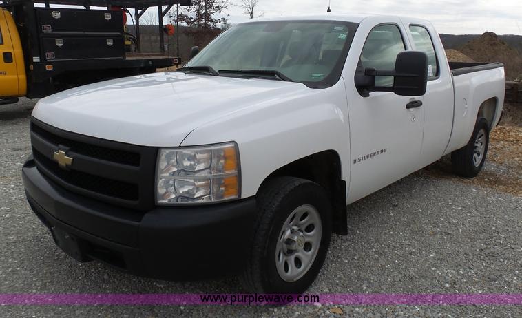 image for item G3715 2007 Chevrolet Silverado 1500 Ext. Cab pickup truck