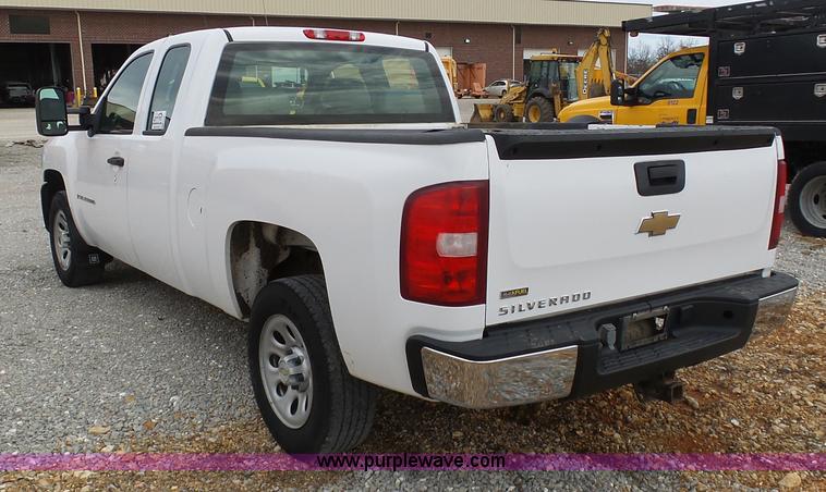 image for item G3715 2007 Chevrolet Silverado 1500 Ext. Cab pickup truck
