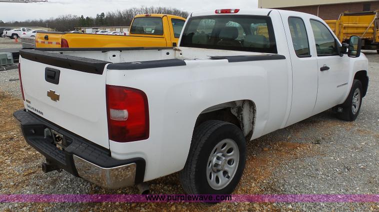image for item G3715 2007 Chevrolet Silverado 1500 Ext. Cab pickup truck