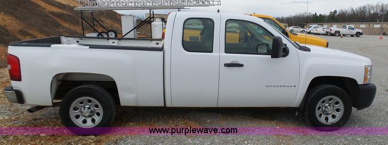 image for item G3715 2007 Chevrolet Silverado 1500 Ext. Cab pickup truck