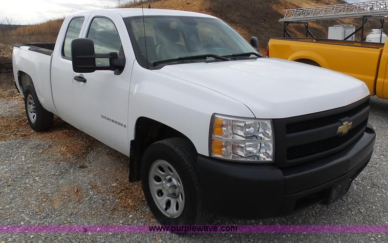 image for item G3715 2007 Chevrolet Silverado 1500 Ext. Cab pickup truck