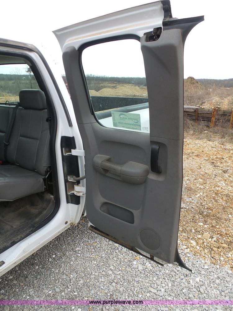 image for item G3715 2007 Chevrolet Silverado 1500 Ext. Cab pickup truck