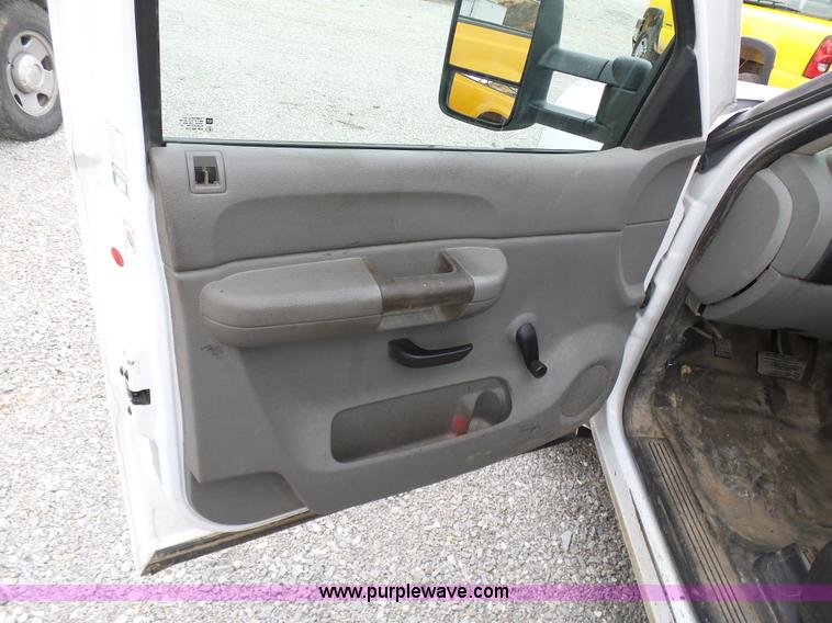 image for item G3715 2007 Chevrolet Silverado 1500 Ext. Cab pickup truck