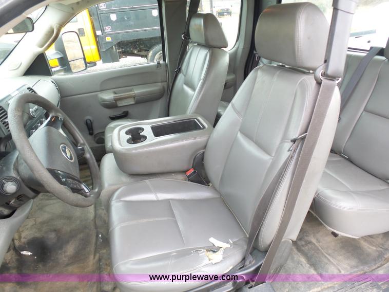 image for item G3715 2007 Chevrolet Silverado 1500 Ext. Cab pickup truck