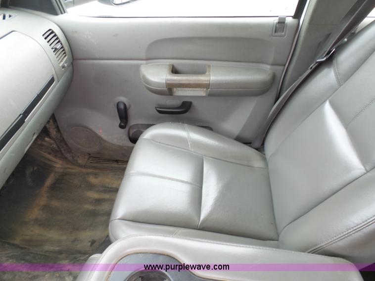 image for item G3715 2007 Chevrolet Silverado 1500 Ext. Cab pickup truck