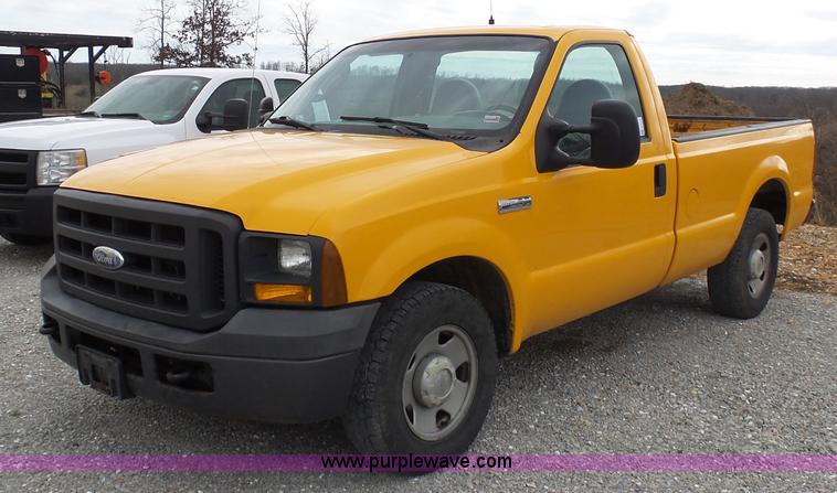 image for item G3716 2005 Ford F250 Super Duty pickup truck