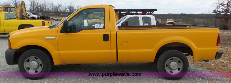 image for item G3716 2005 Ford F250 Super Duty pickup truck