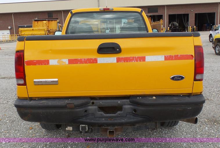 image for item G3716 2005 Ford F250 Super Duty pickup truck