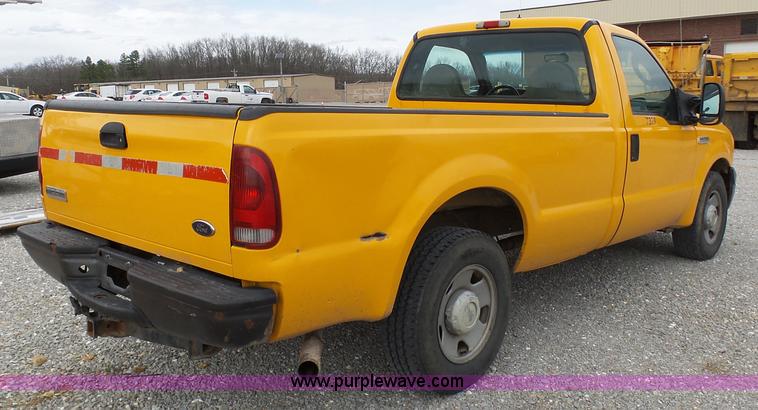 image for item G3716 2005 Ford F250 Super Duty pickup truck