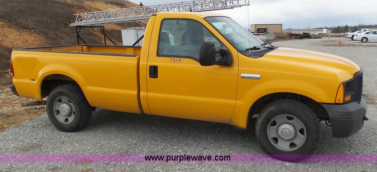 image for item G3716 2005 Ford F250 Super Duty pickup truck