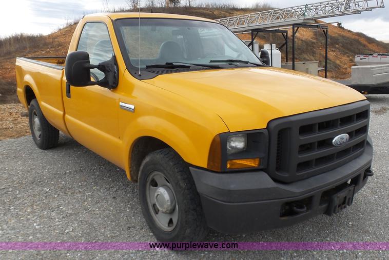 image for item G3716 2005 Ford F250 Super Duty pickup truck
