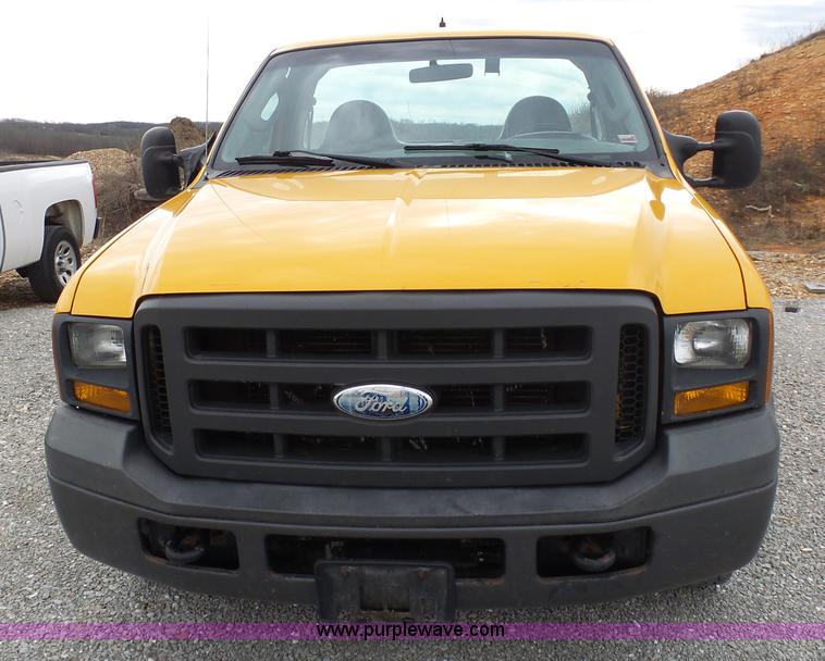 image for item G3716 2005 Ford F250 Super Duty pickup truck