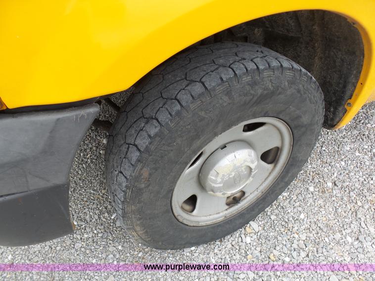 image for item G3716 2005 Ford F250 Super Duty pickup truck