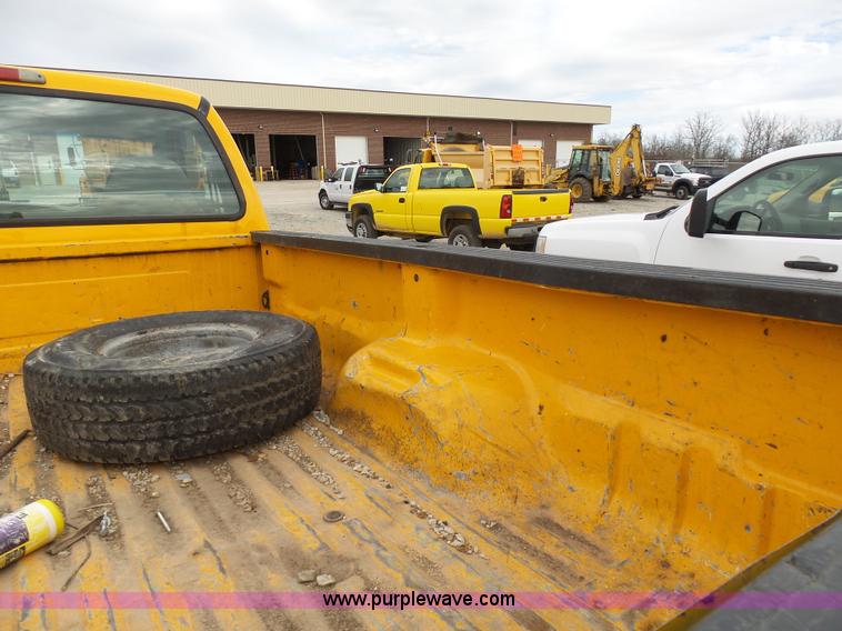 image for item G3716 2005 Ford F250 Super Duty pickup truck