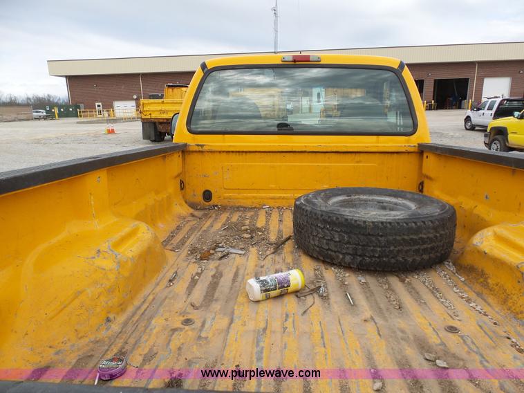 image for item G3716 2005 Ford F250 Super Duty pickup truck