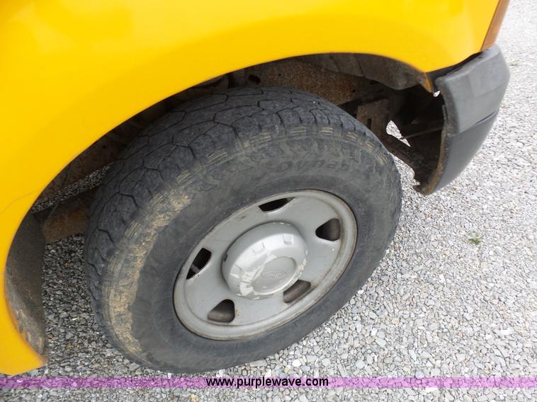 image for item G3716 2005 Ford F250 Super Duty pickup truck