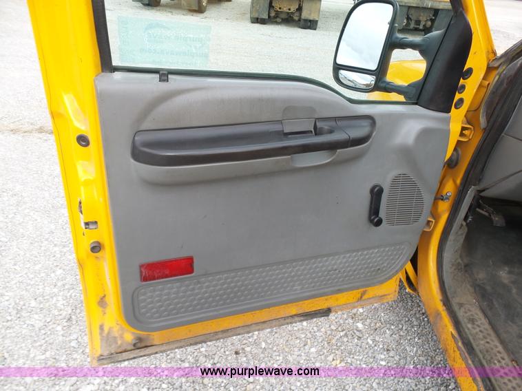 image for item G3716 2005 Ford F250 Super Duty pickup truck