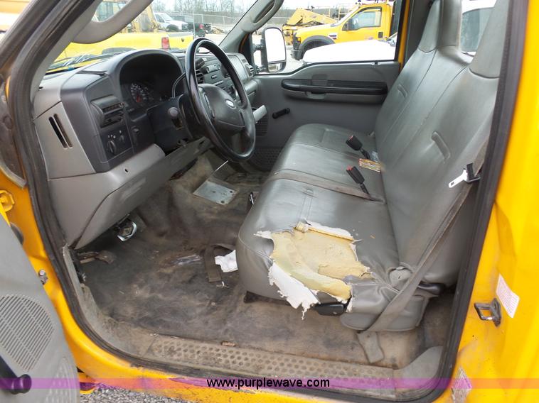 image for item G3716 2005 Ford F250 Super Duty pickup truck