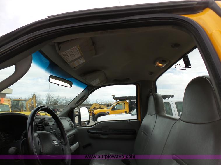 image for item G3716 2005 Ford F250 Super Duty pickup truck