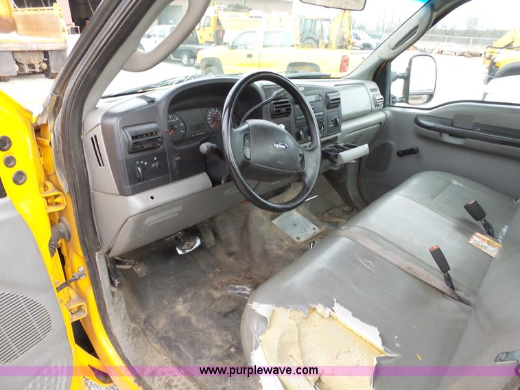image for item G3716 2005 Ford F250 Super Duty pickup truck